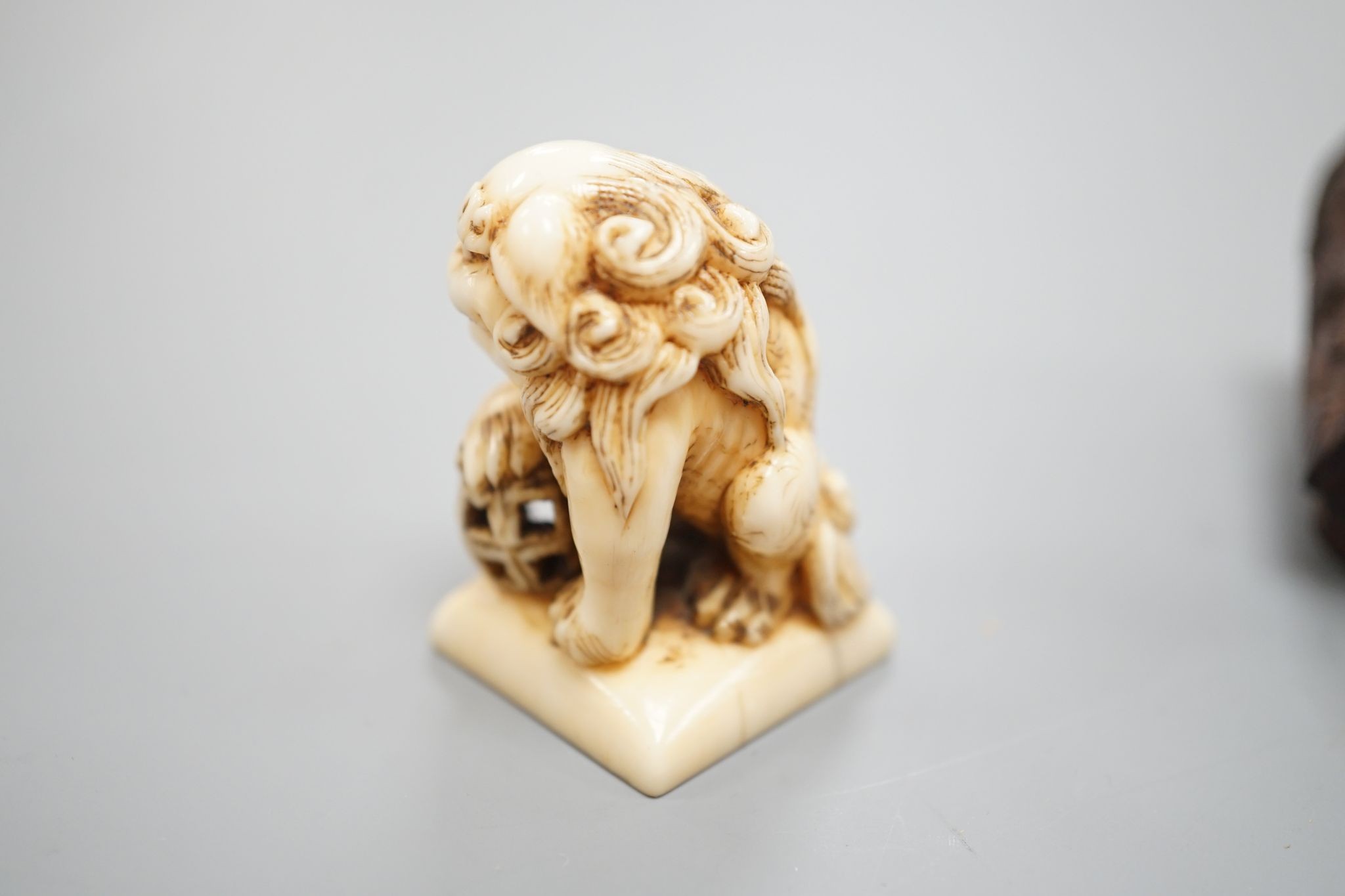 A Japanese ivory model of a banana, Meiji period 12cm